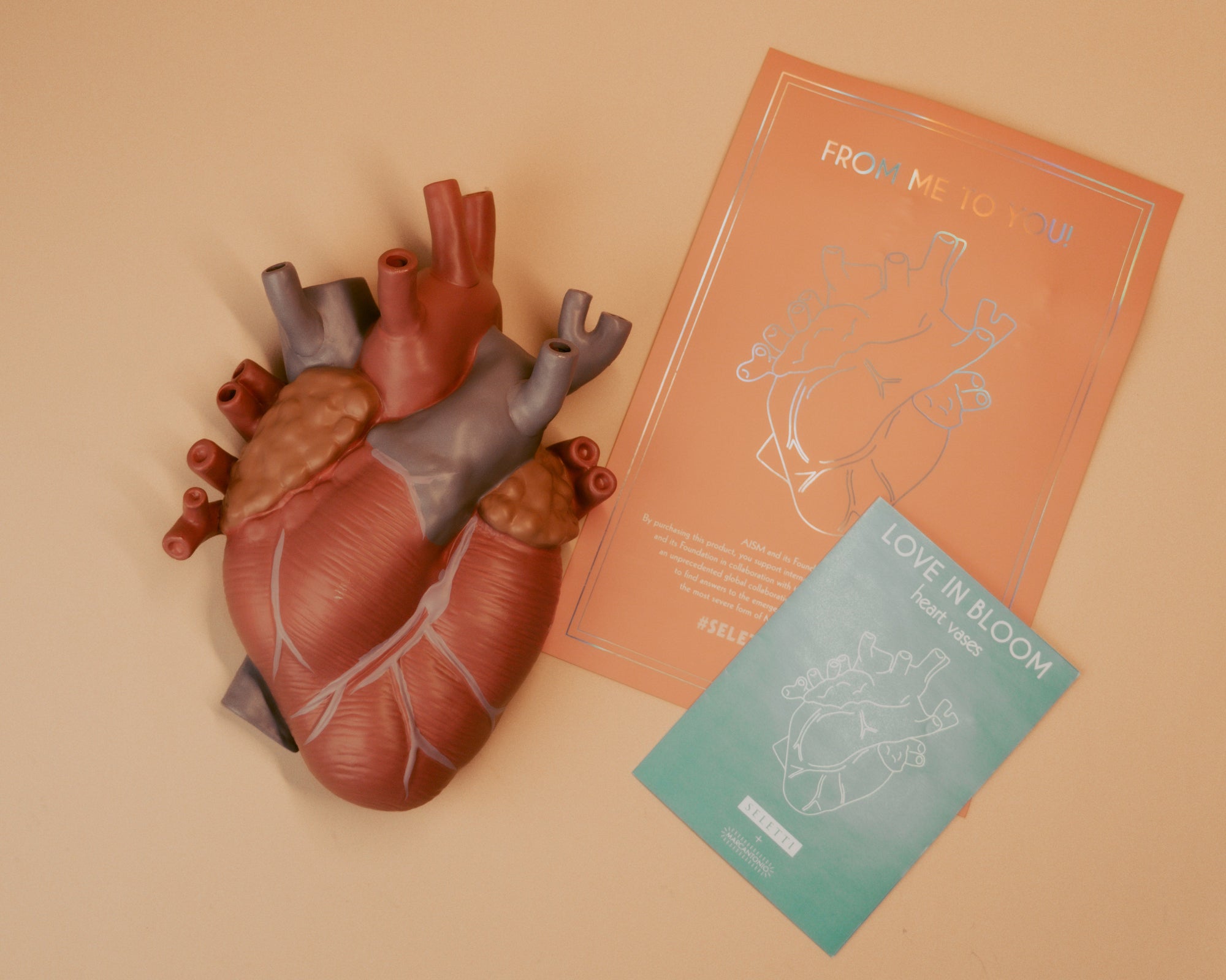 Love in Bloom Heart Vase Color