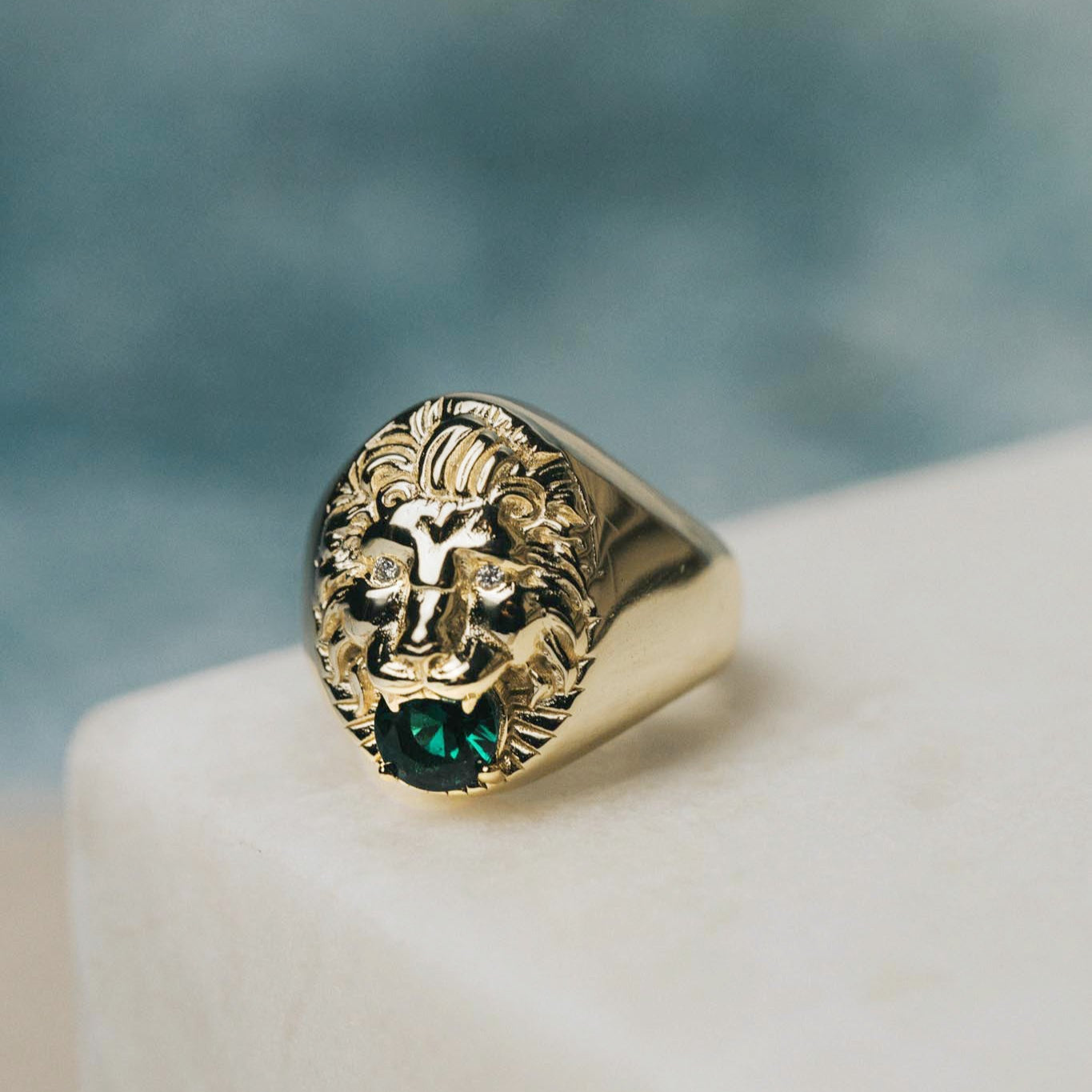 Lion Gold Ring with Green Emerald and White Crystals
