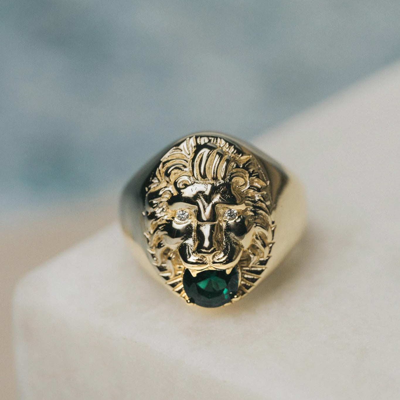 Lion Gold Ring with Green Emerald and White Crystals