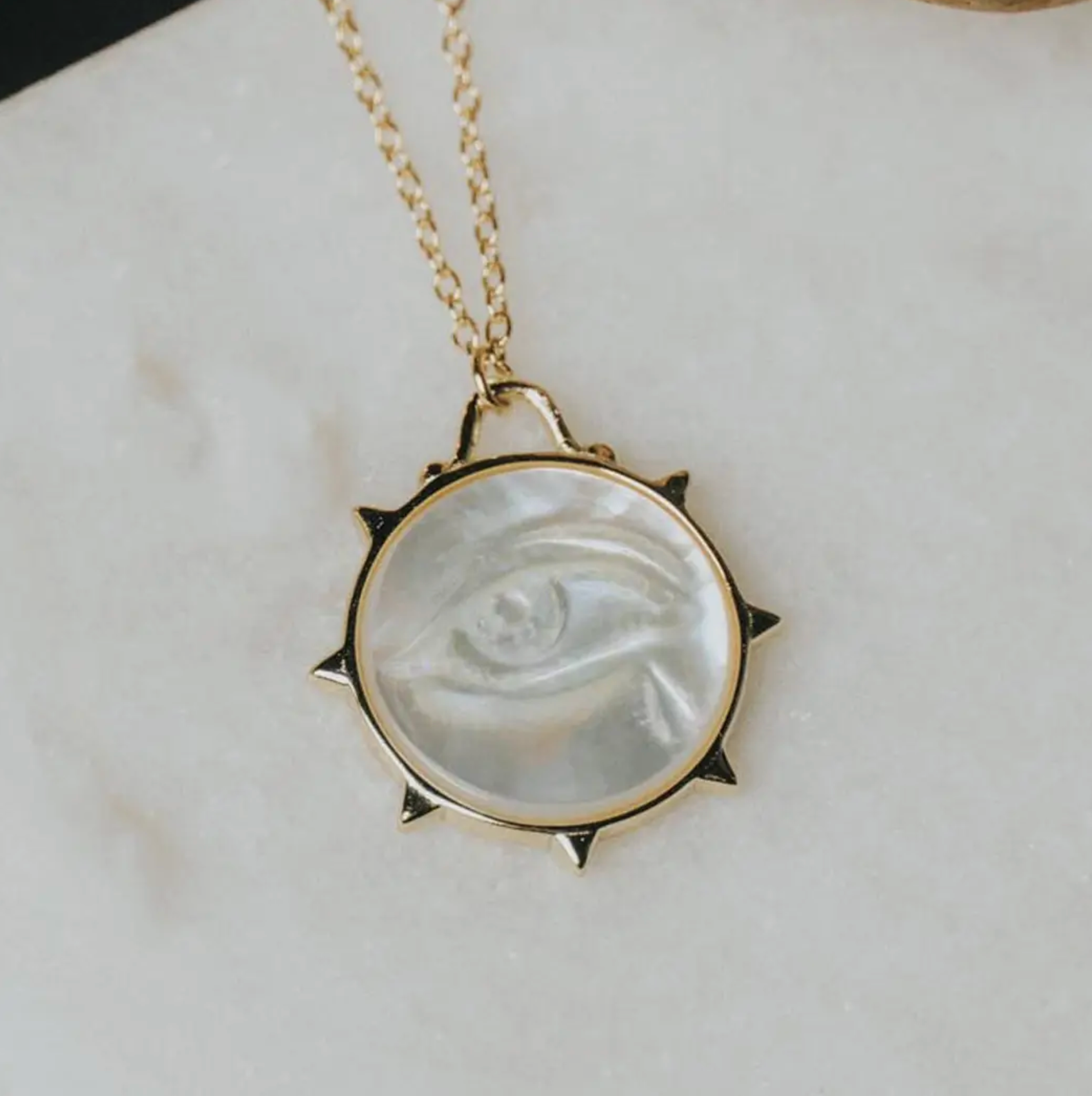 Lovers Eye Round Necklace