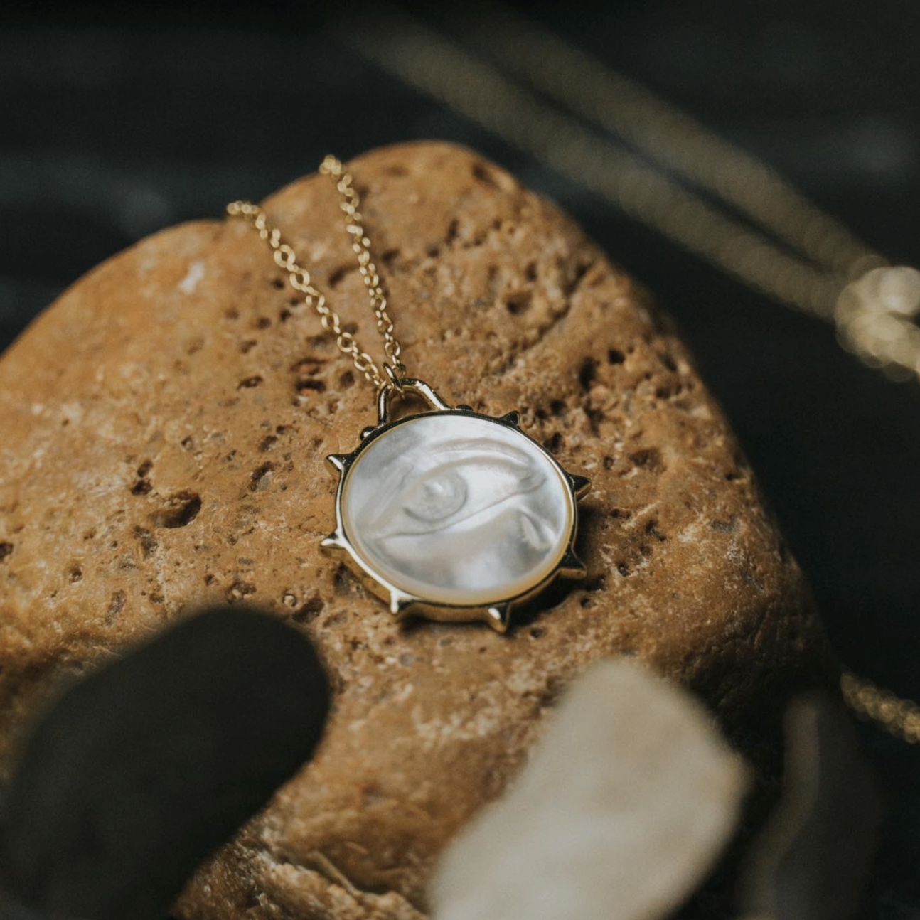 Lovers Eye Round Necklace