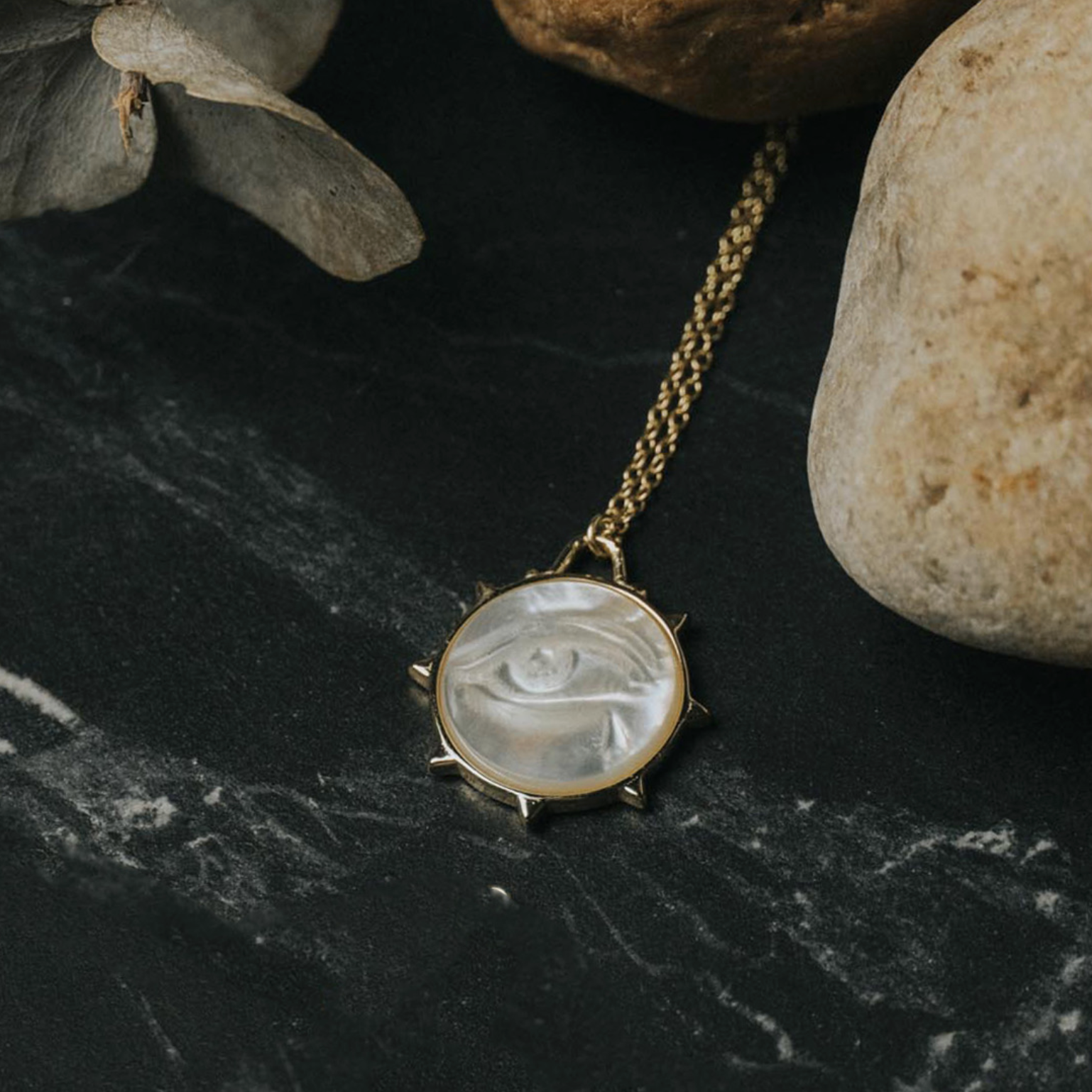 Lovers Eye Round Necklace