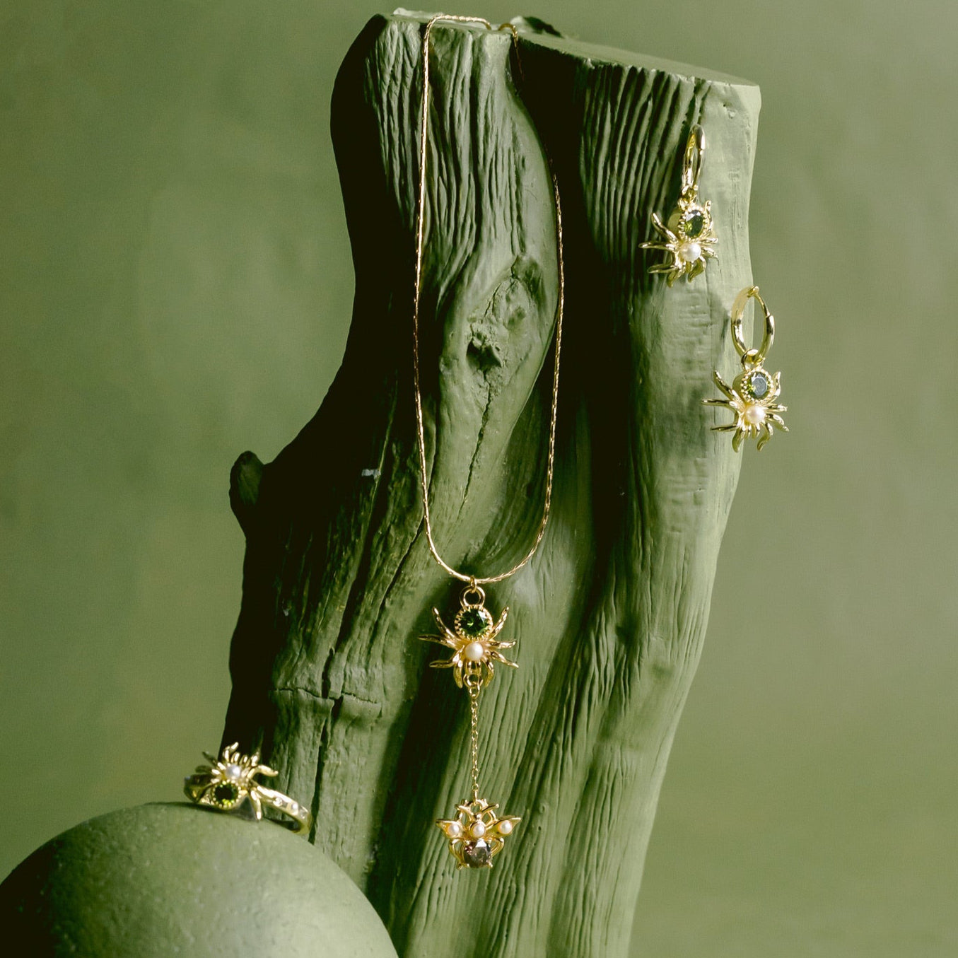 Spiders Kiss Ring