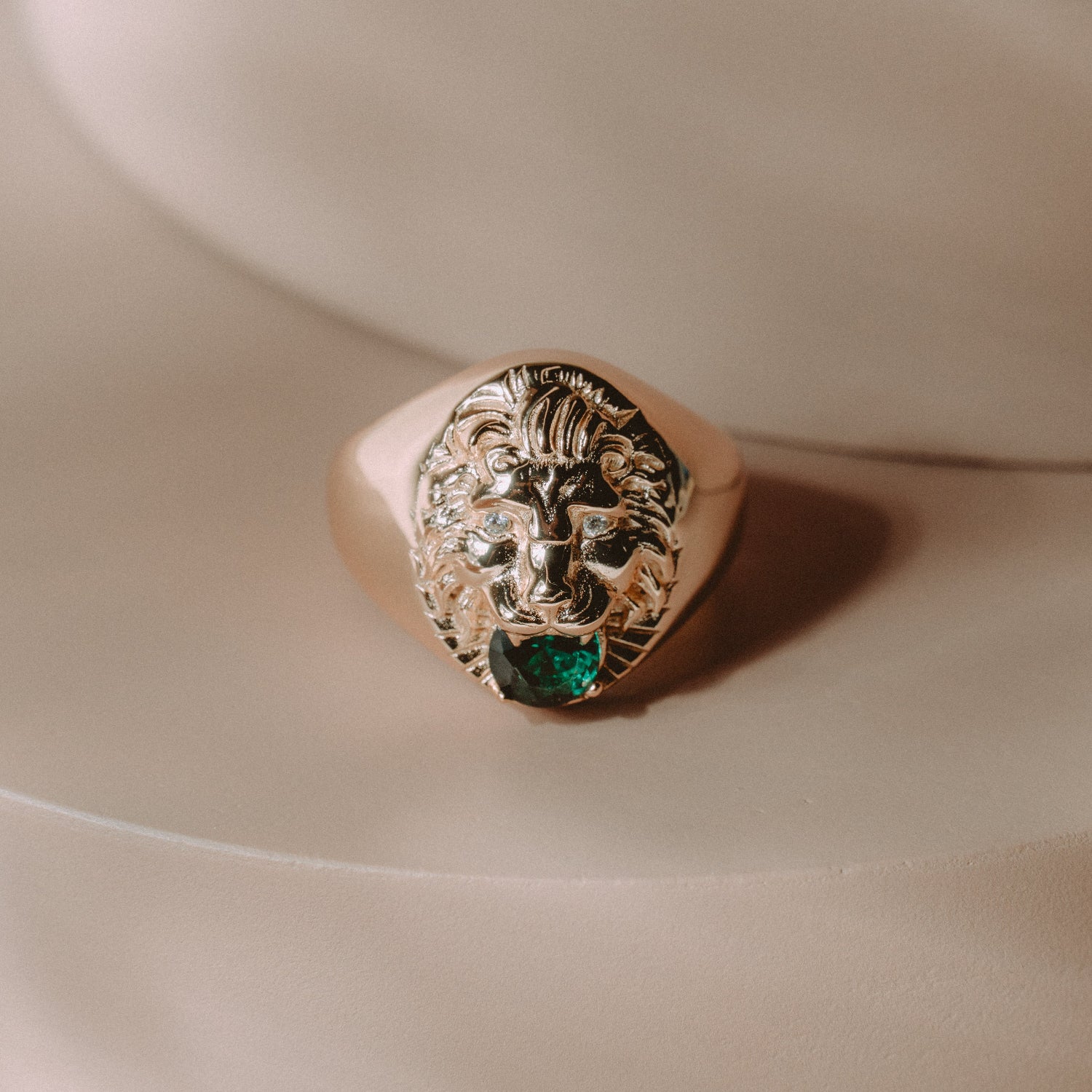 Lion Gold Ring with Green Emerald and White Crystals