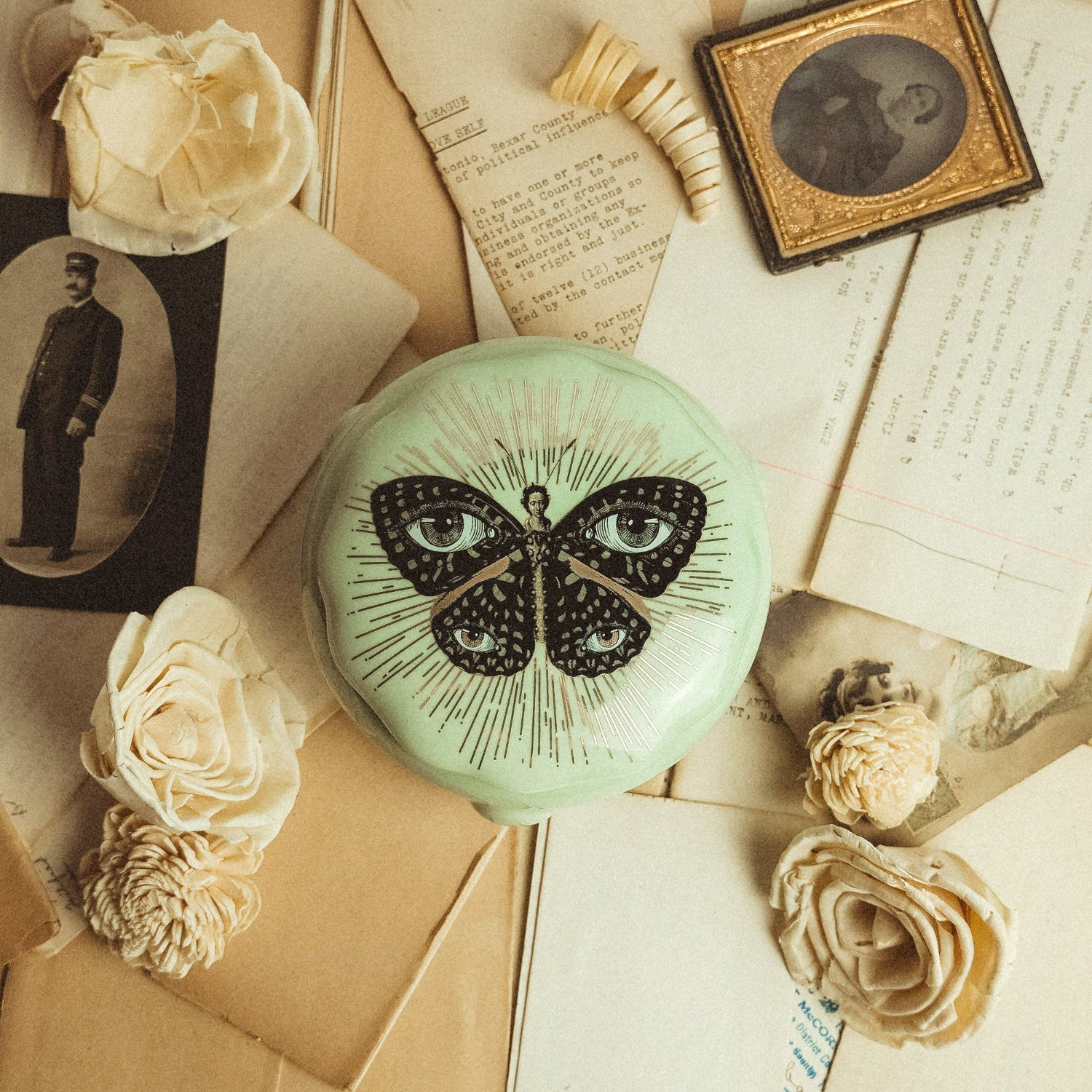 Madame Butterfly Round Box