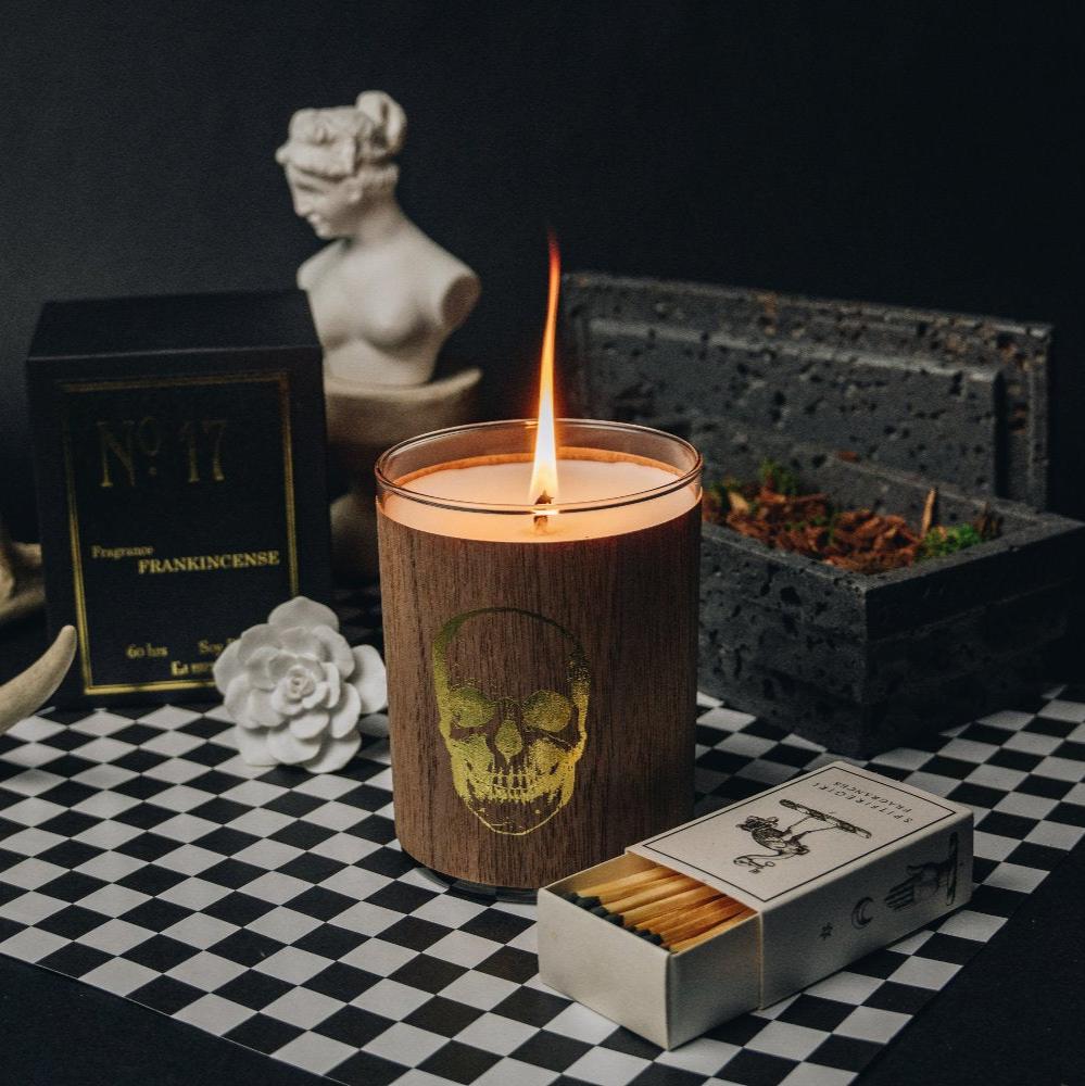 Wood Candle No. 17 Gold Skull Frankincense