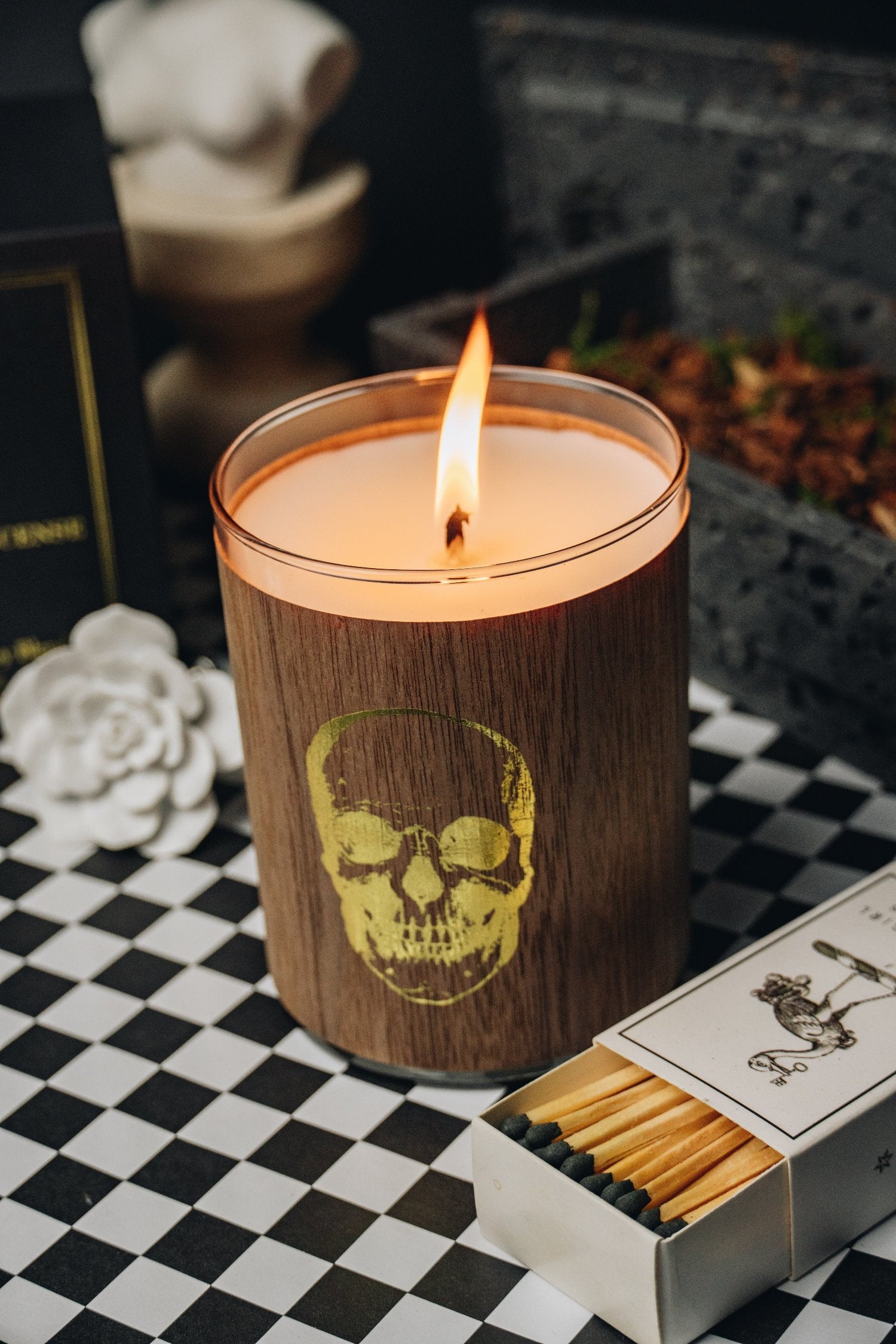 Wood Candle No. 17 Gold Skull Frankincense