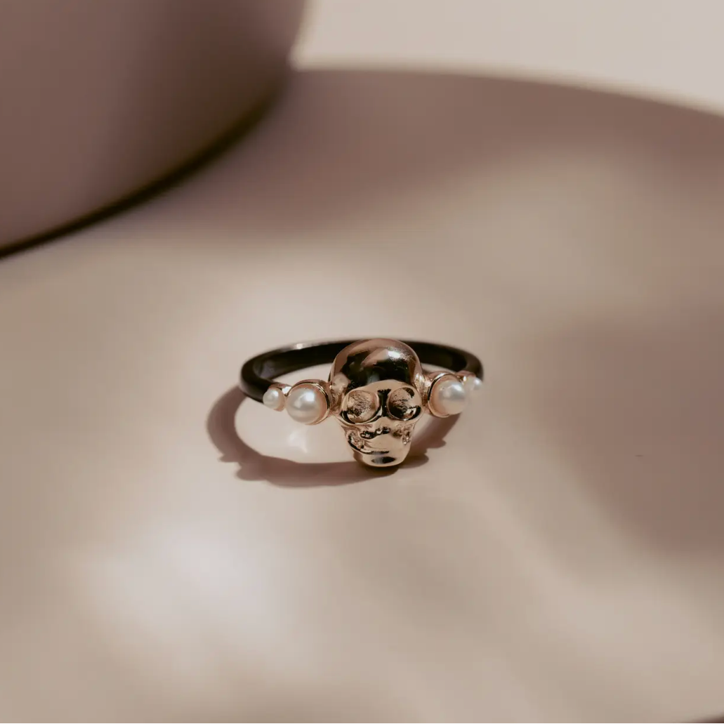 Sovereign Skull Ring Oxidized Silver And Gold