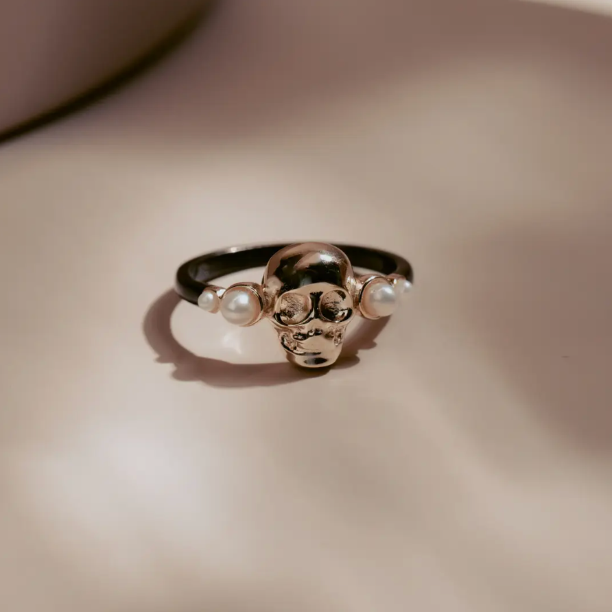 Sovereign Skull Ring Oxidized Silver And Gold