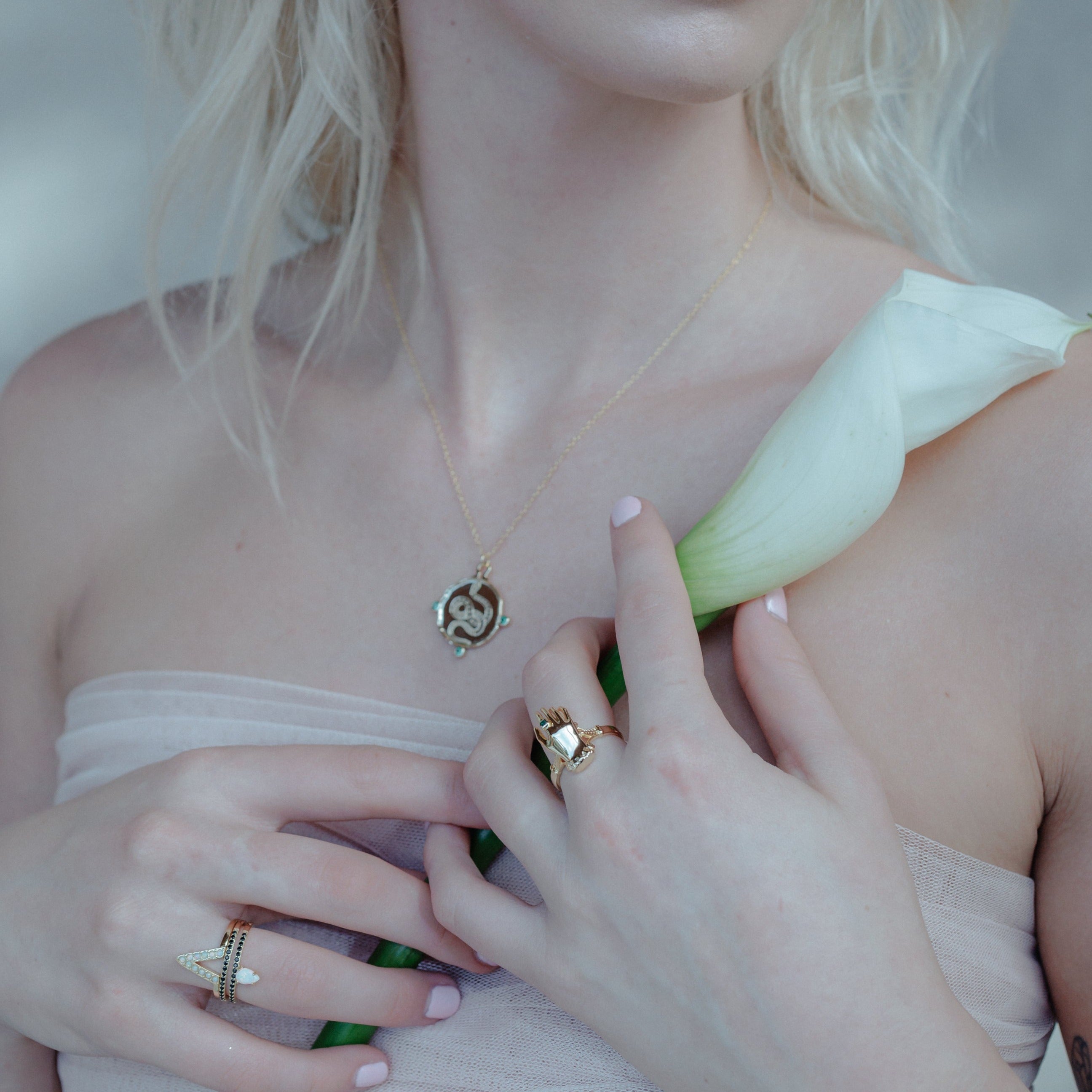 Queens Hand Ring