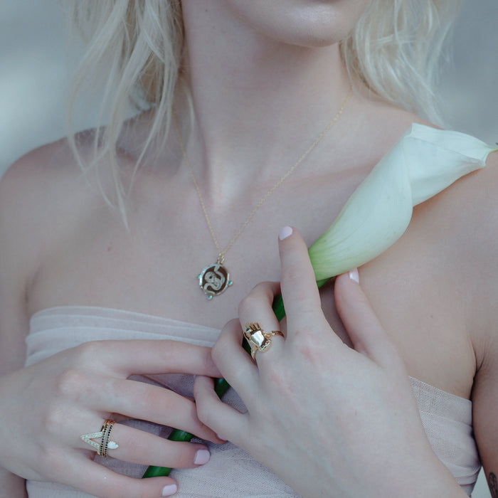 Queens Hand Ring